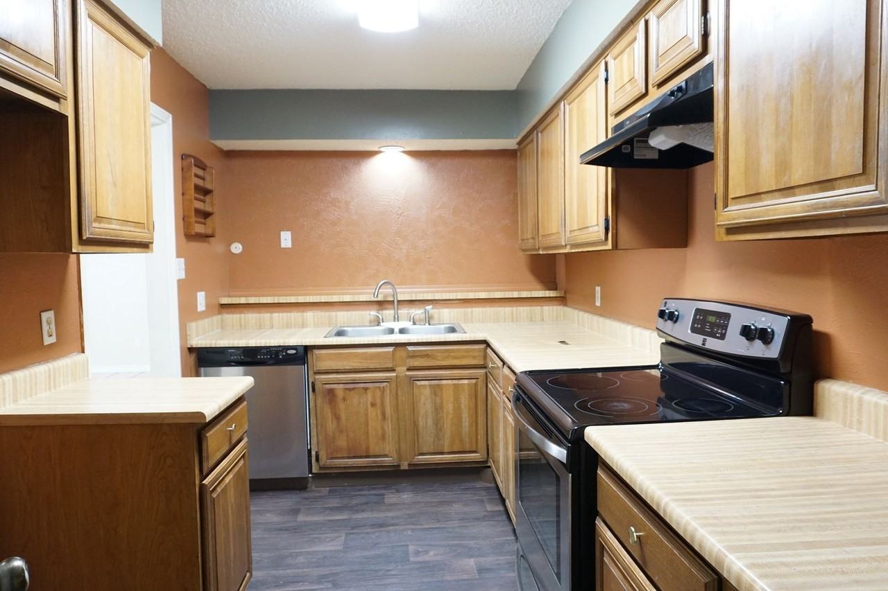 1827 Abshire Ln - Photo 7 of 16