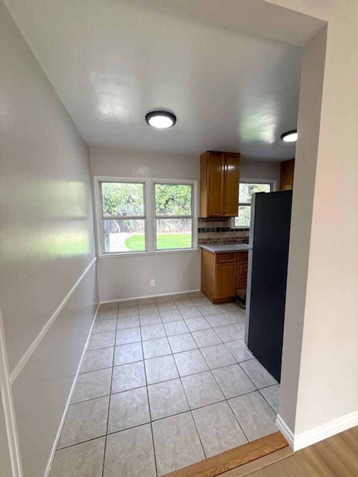 2830 Montrose Ave - Photo 4 of 13