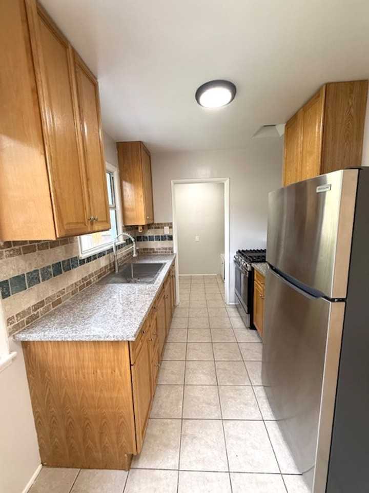 2830 Montrose Ave - Photo 5 of 13