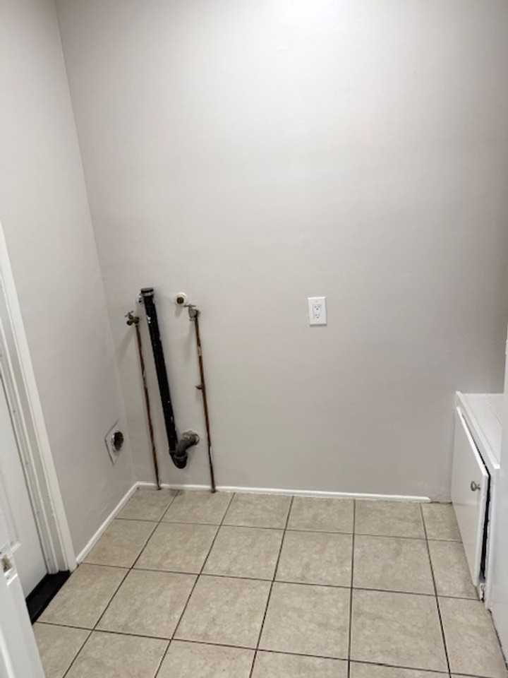 2830 Montrose Ave - Photo 6 of 13