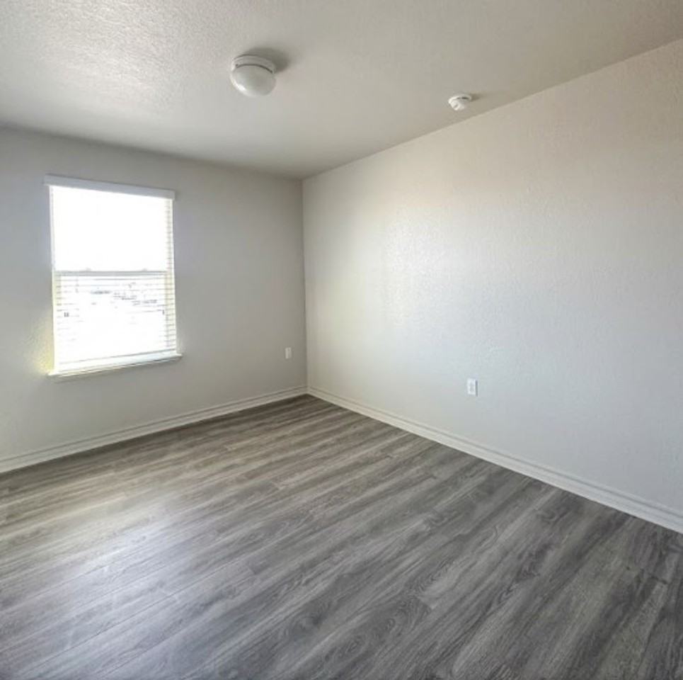 1806 Los Olivios Way - Photo 7 of 15