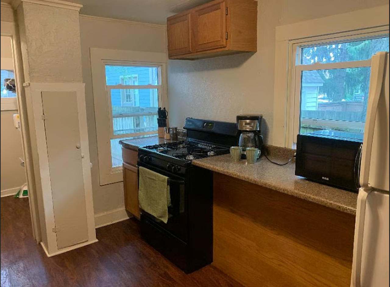 1017 Farnam St - Photo 3 of 8