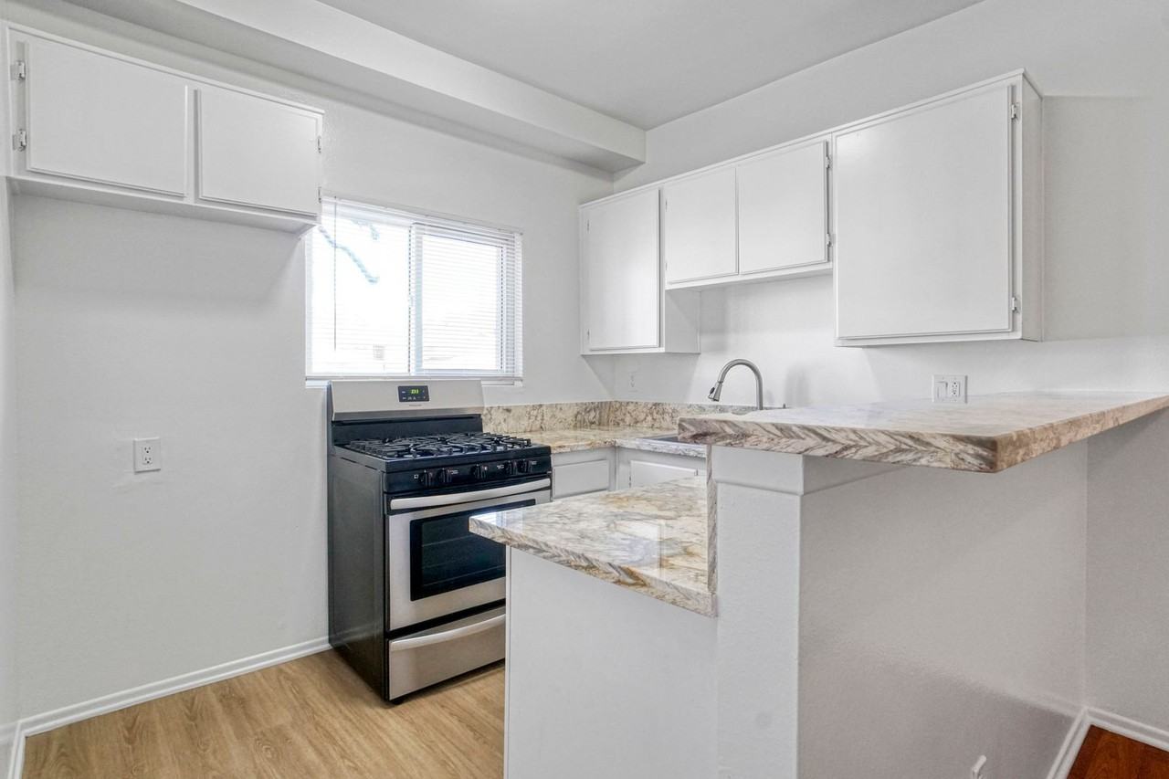 Highland Villa Apartments - Photo 7 of 14