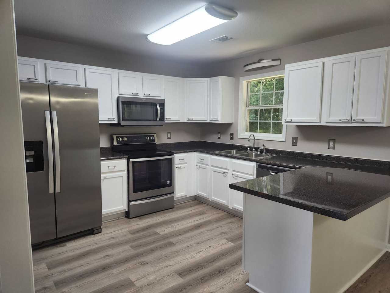 3704 Shelby Dr - Photo 2 of 10