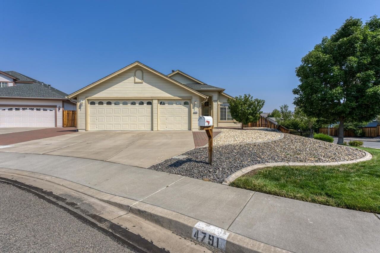 4791 Mesa Meadows Dr - Photo 5 of 47