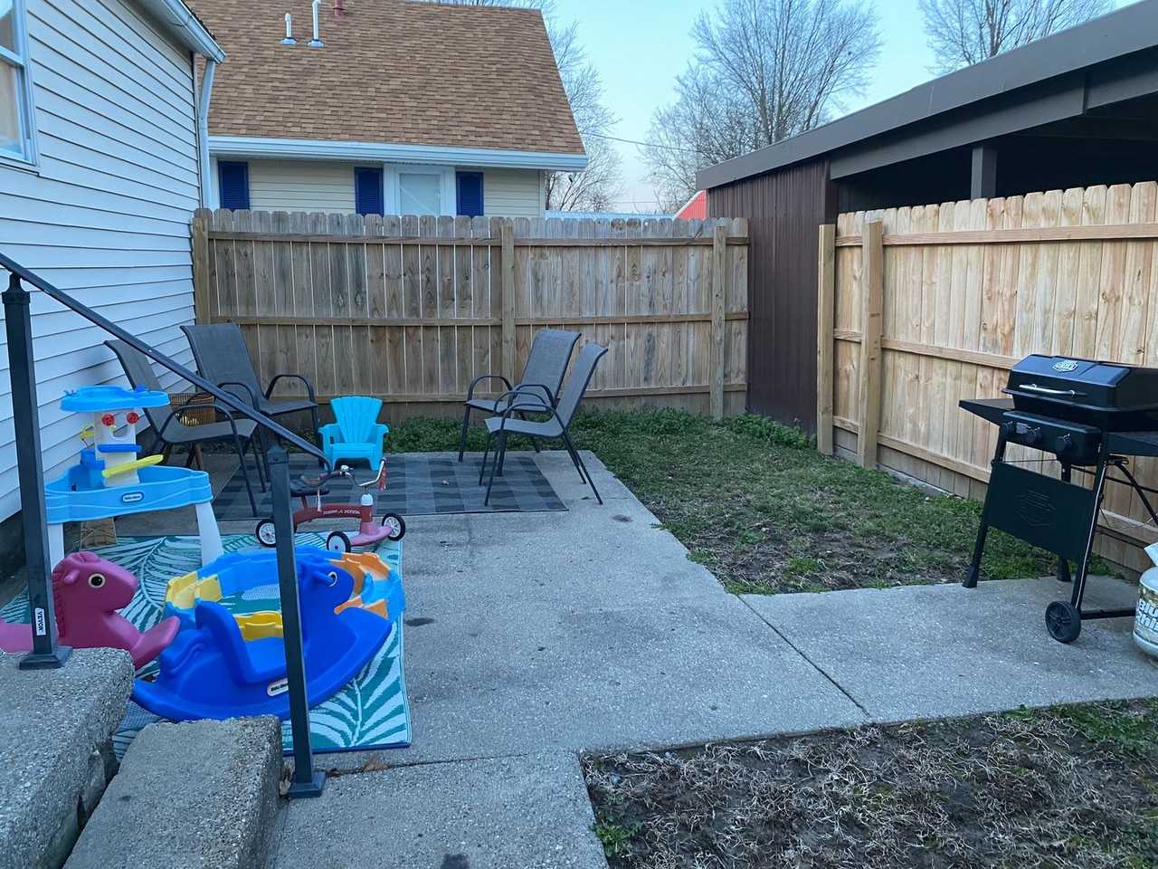 204 E Ohio St - Photo 2 of 10