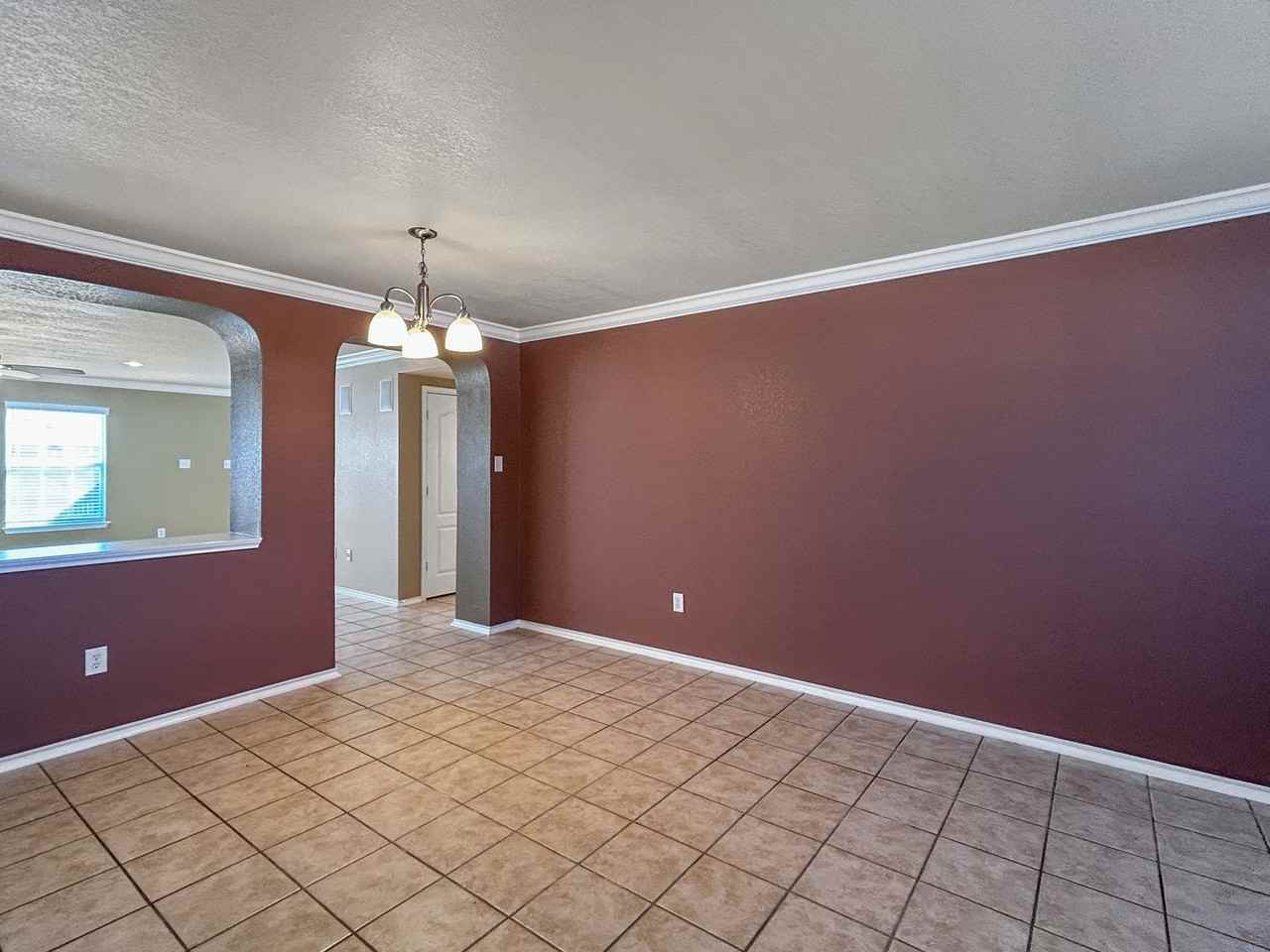 10204 Del Lago Ct - Photo 2 of 24
