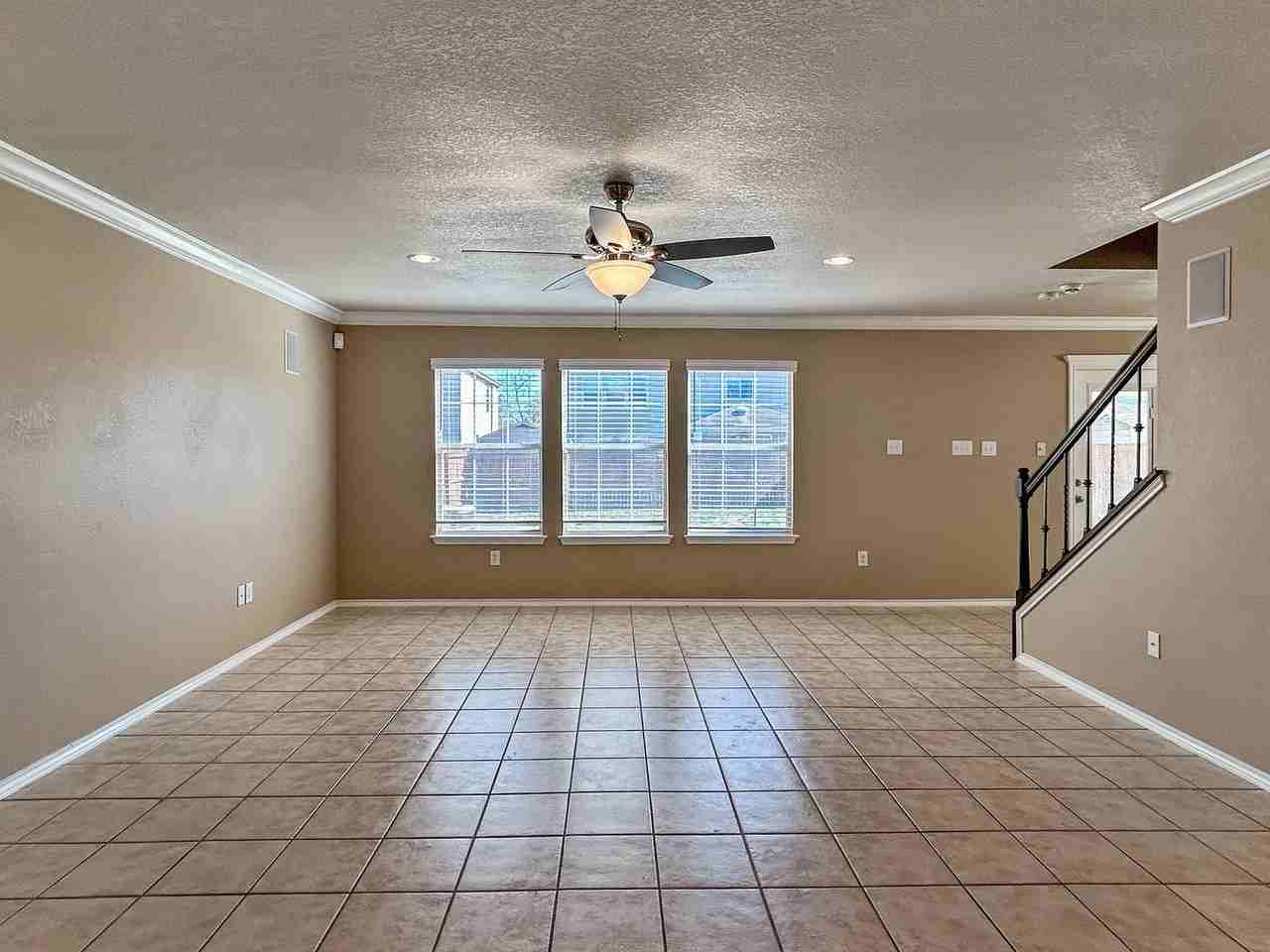 10204 Del Lago Ct - Photo 3 of 24