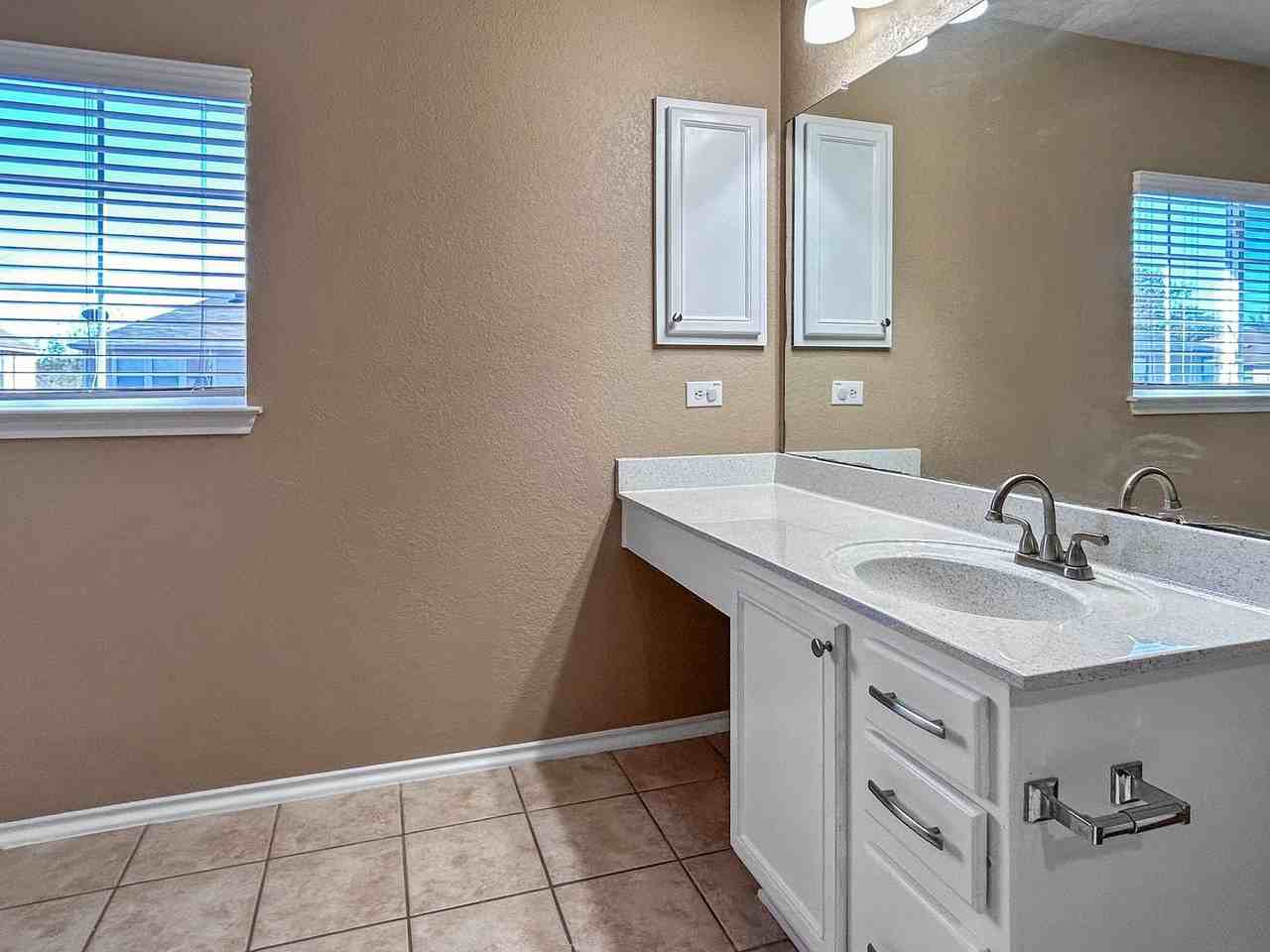 10204 Del Lago Ct - Photo 7 of 24