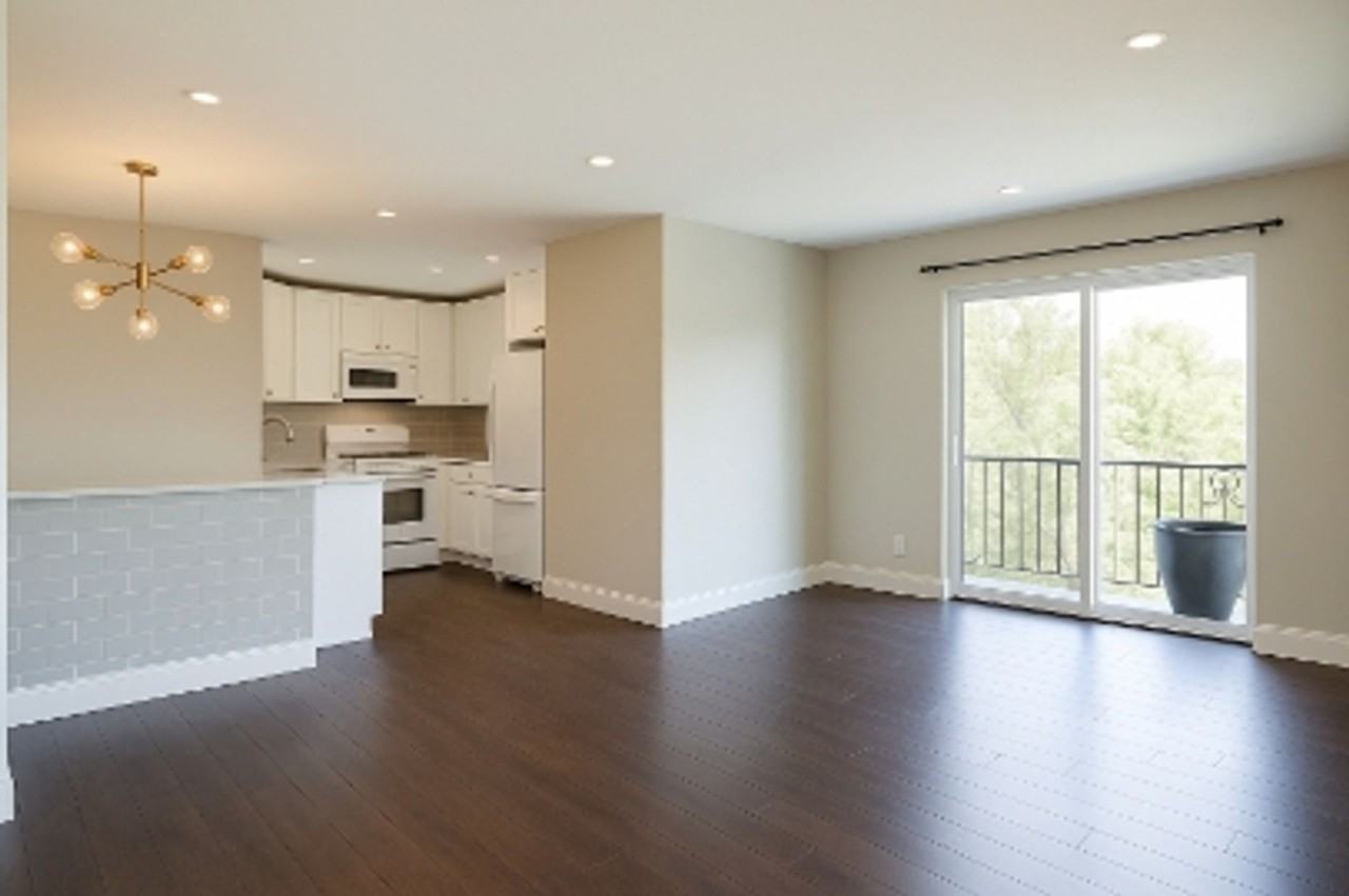 434 Clinton Pl - Photo 2 of 10