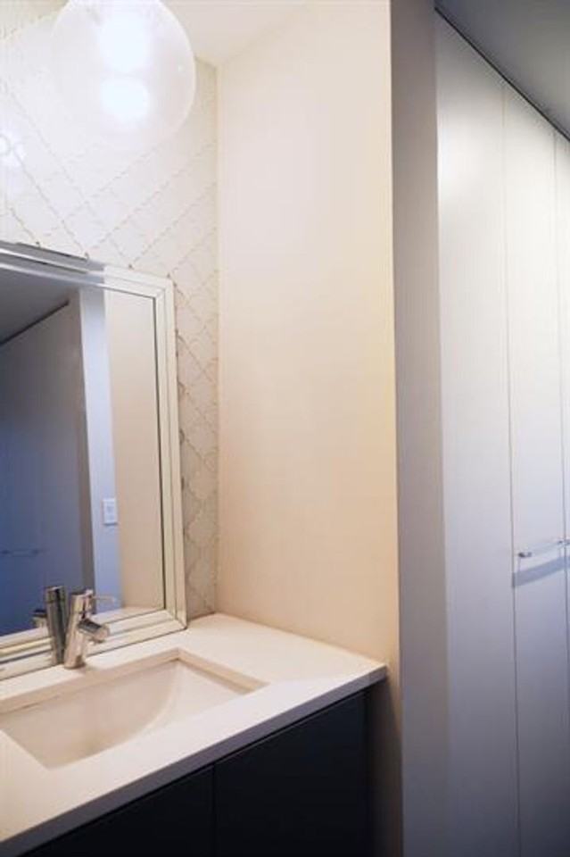 434 Clinton Pl - Photo 3 of 10