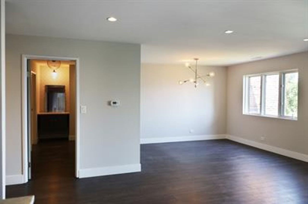 434 Clinton Pl - Photo 6 of 10