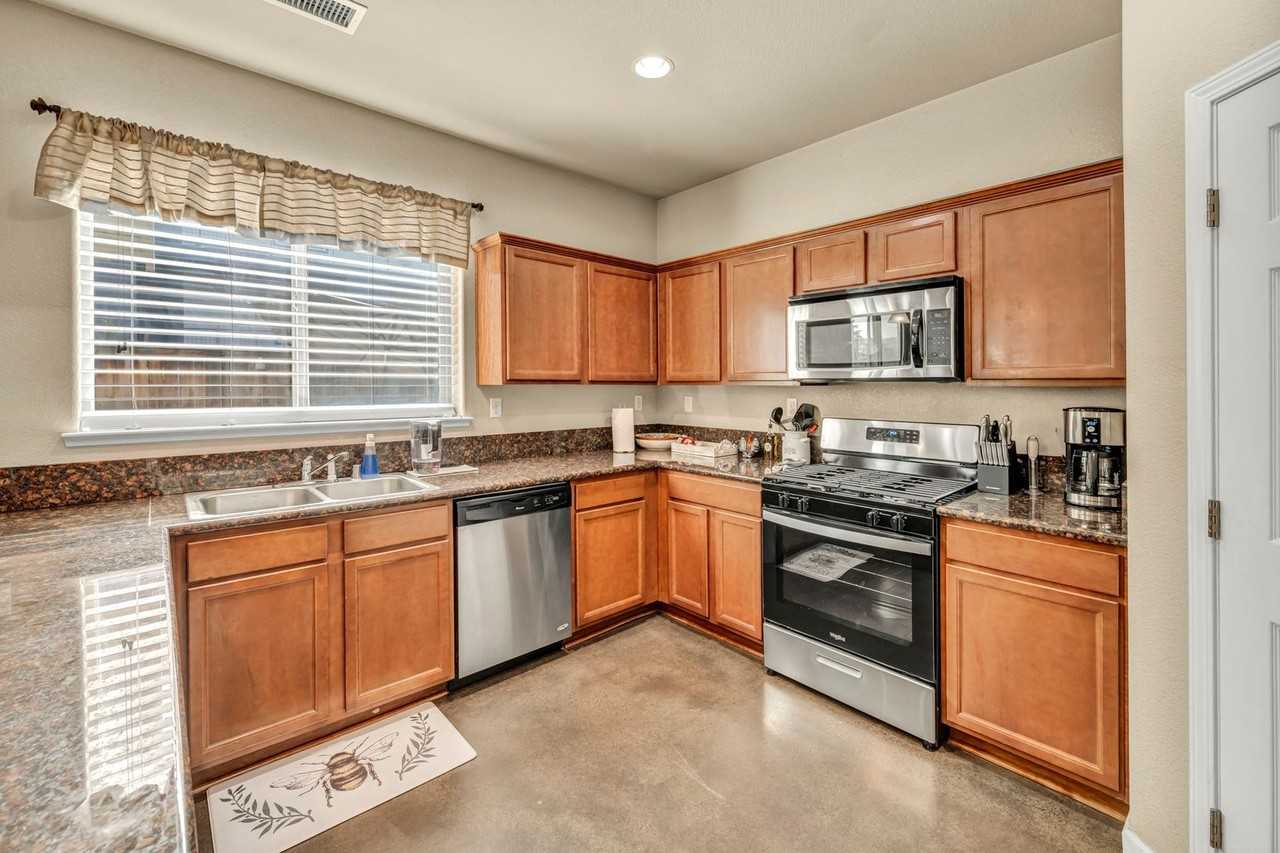 3680 Coastal St - Photo 4 of 50