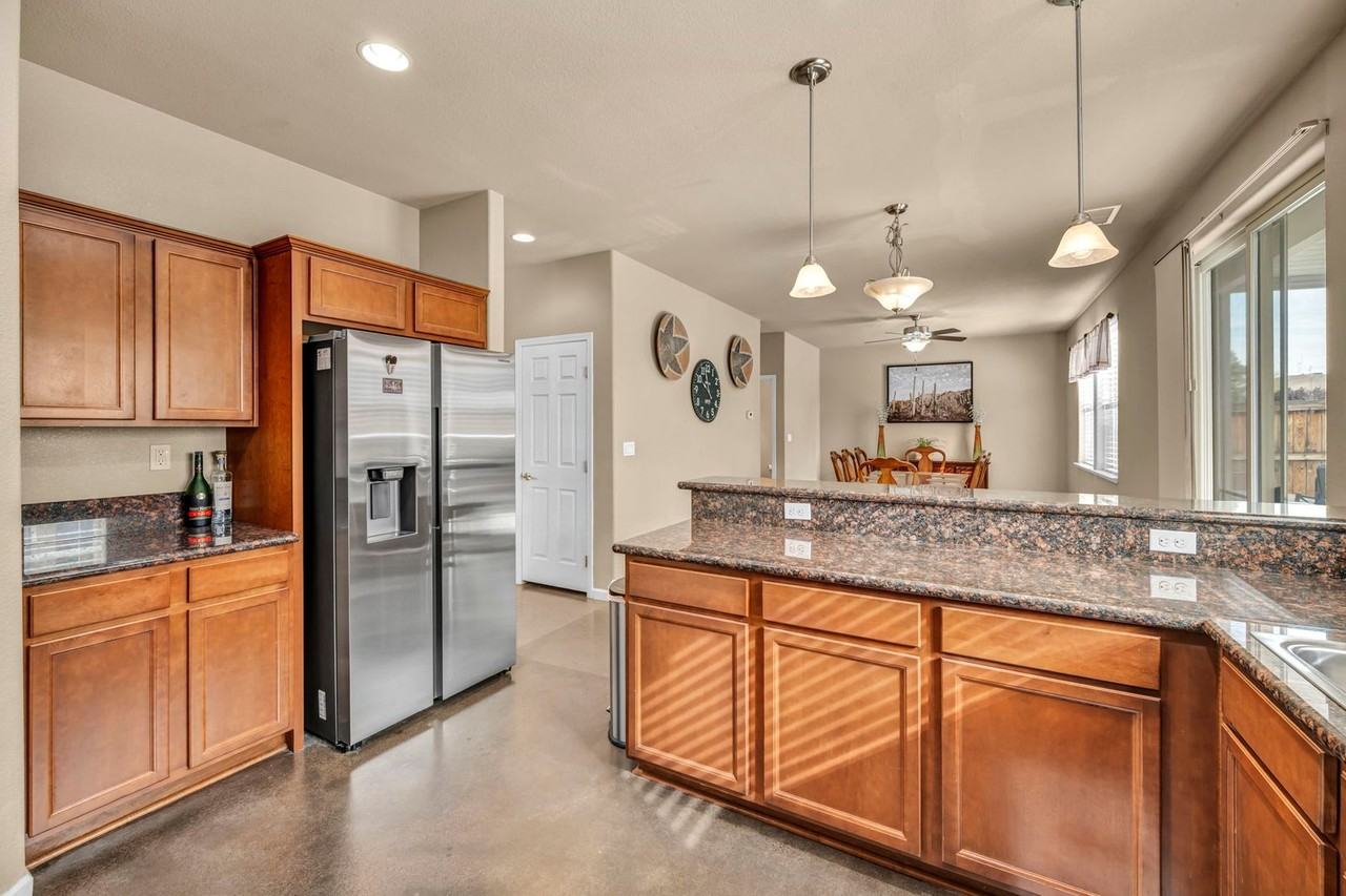 3680 Coastal St - Photo 5 of 50