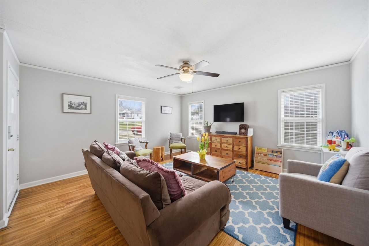 726 S Marion Ave - Photo 6 of 28