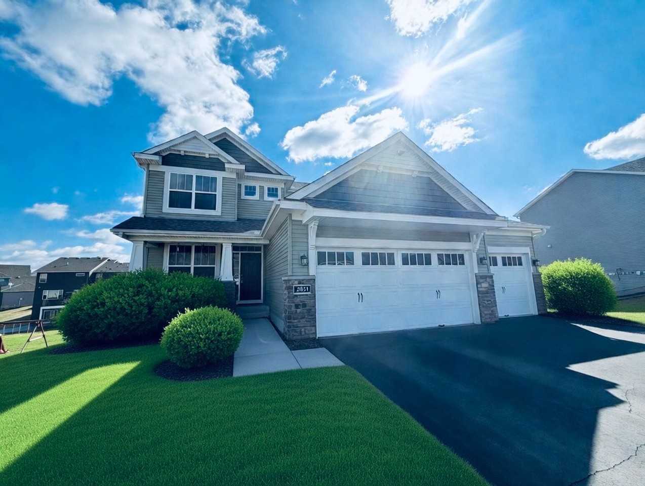 2051 Summerhill Cir - Photo 2 of 32