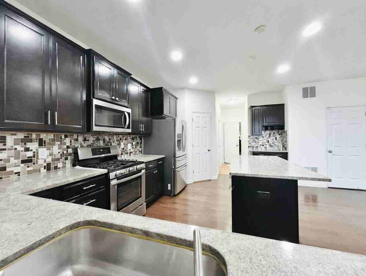 2051 Summerhill Cir - Photo 3 of 32