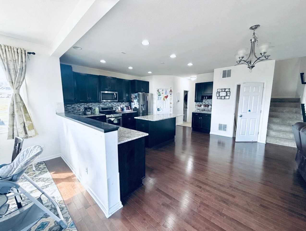 2051 Summerhill Cir - Photo 7 of 32