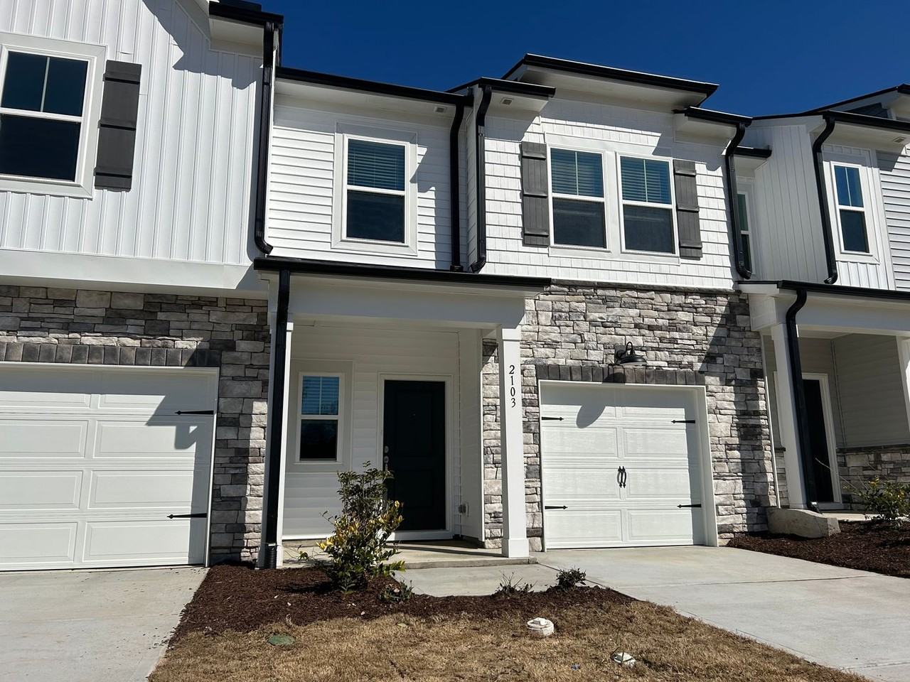 2103 Regal Dr - Photo 2 of 18