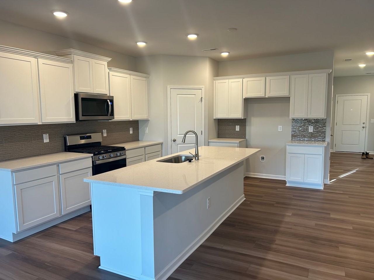 2103 Regal Dr - Photo 3 of 18