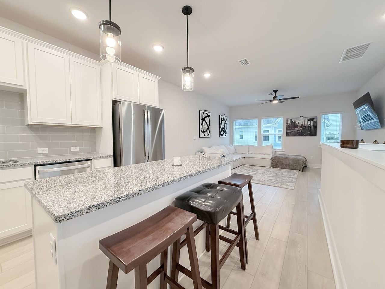 11102 Quantum Ct - Photo 3 of 36
