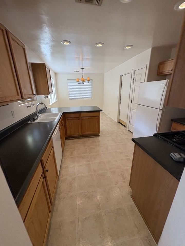 10436 E Vashon St - Photo 7 of 31