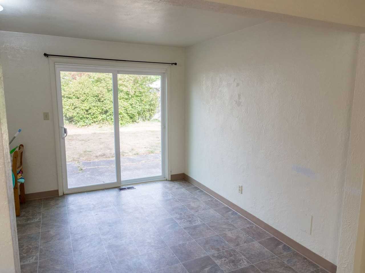 1930 Nw Kings Blvd - Photo 4 of 18