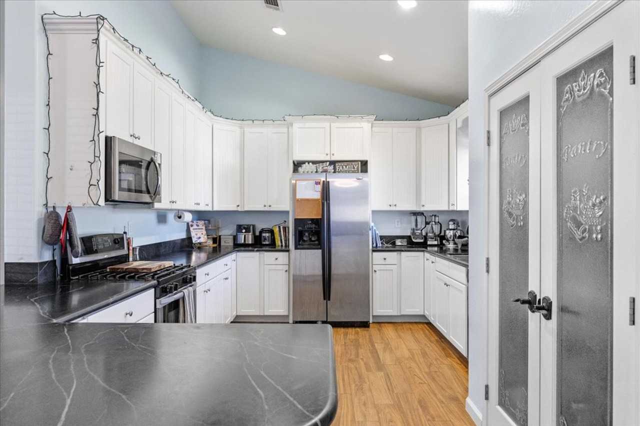 17161 Bold Venture Dr - Photo 5 of 44