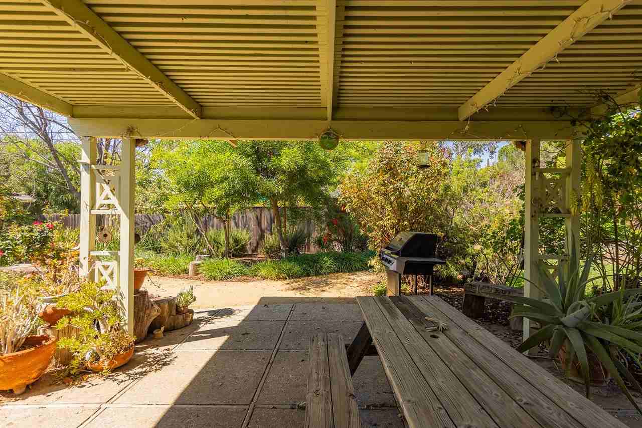 1121 Mercer Ave - Photo 6 of 21