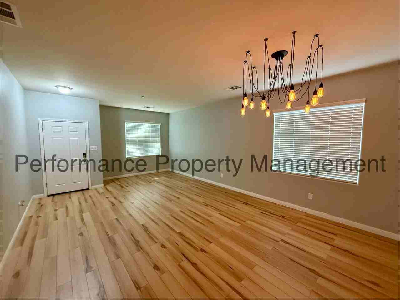 9008 Jacob St - Photo 3 of 20