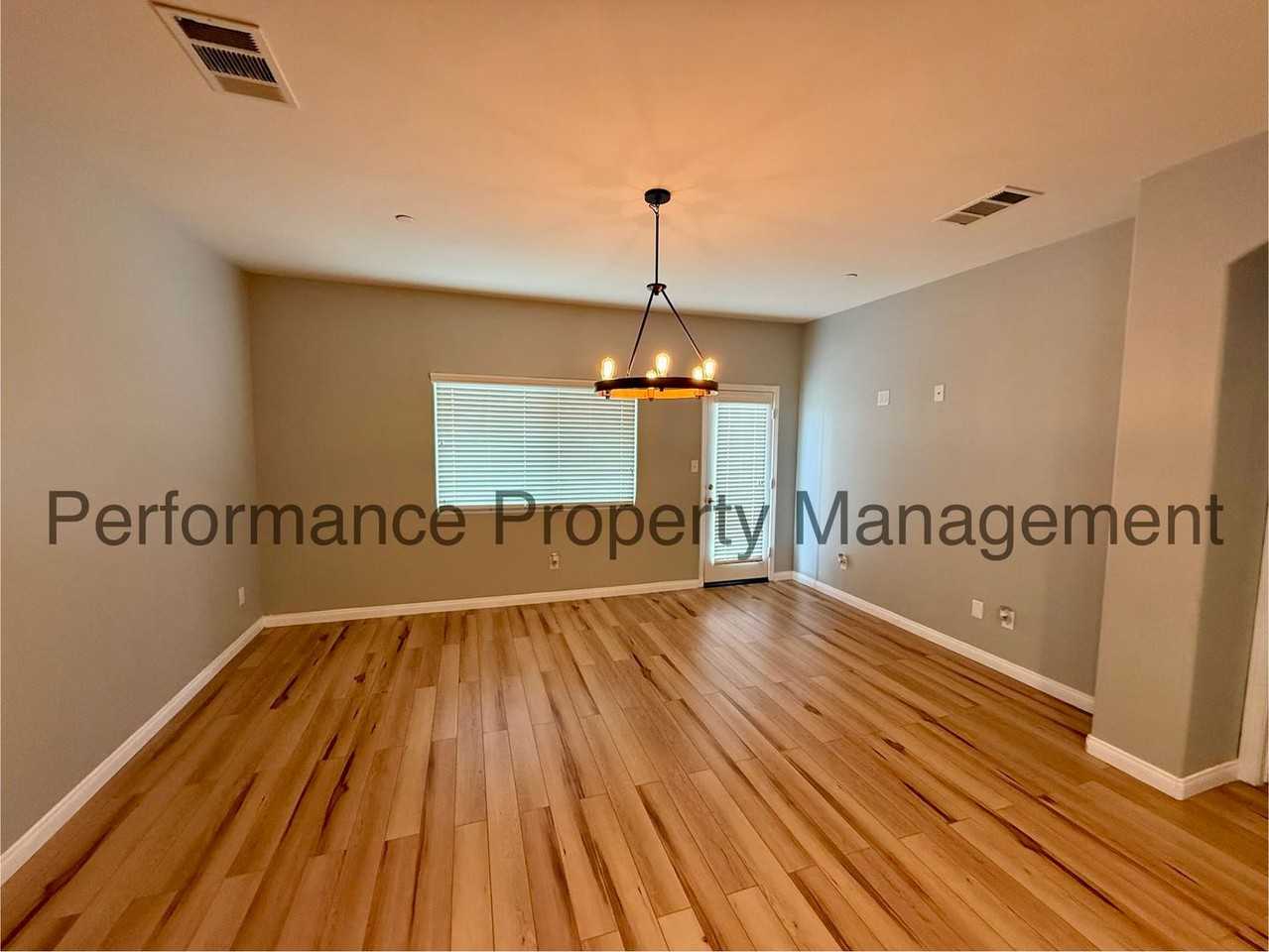 9008 Jacob St - Photo 6 of 20