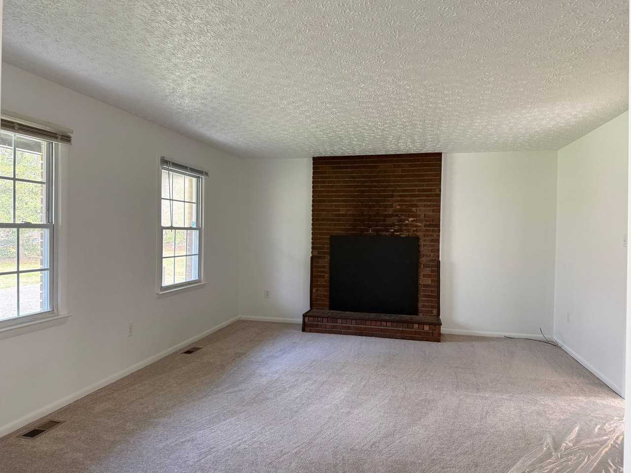 34 Fortune St - Photo 4 of 30