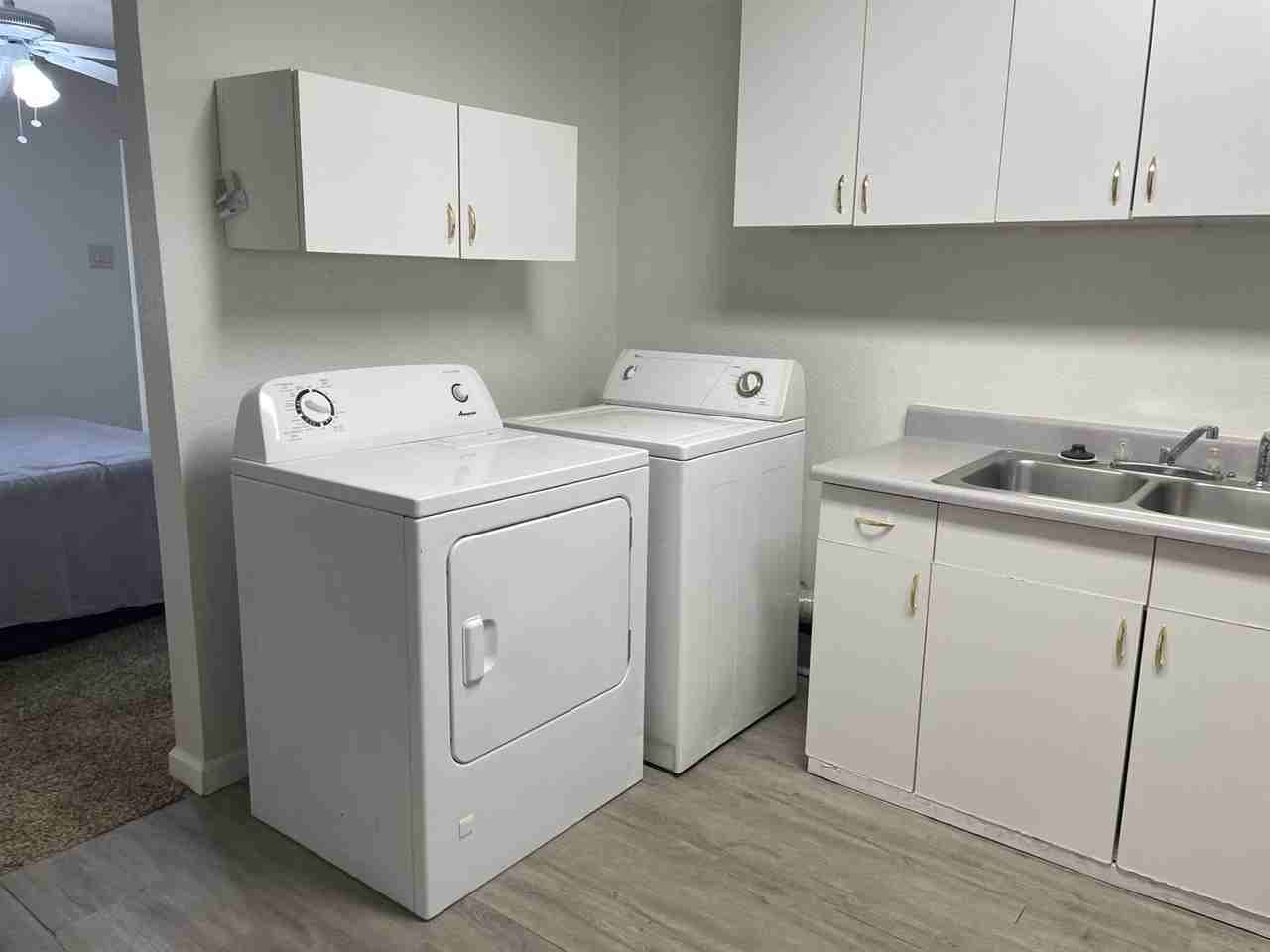 741 S Allen St - Photo 6 of 24