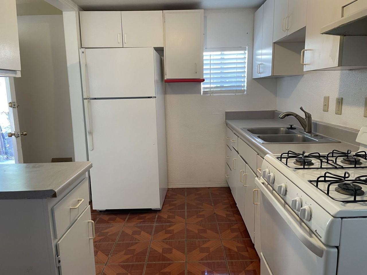 741 S Allen St - Photo 7 of 10