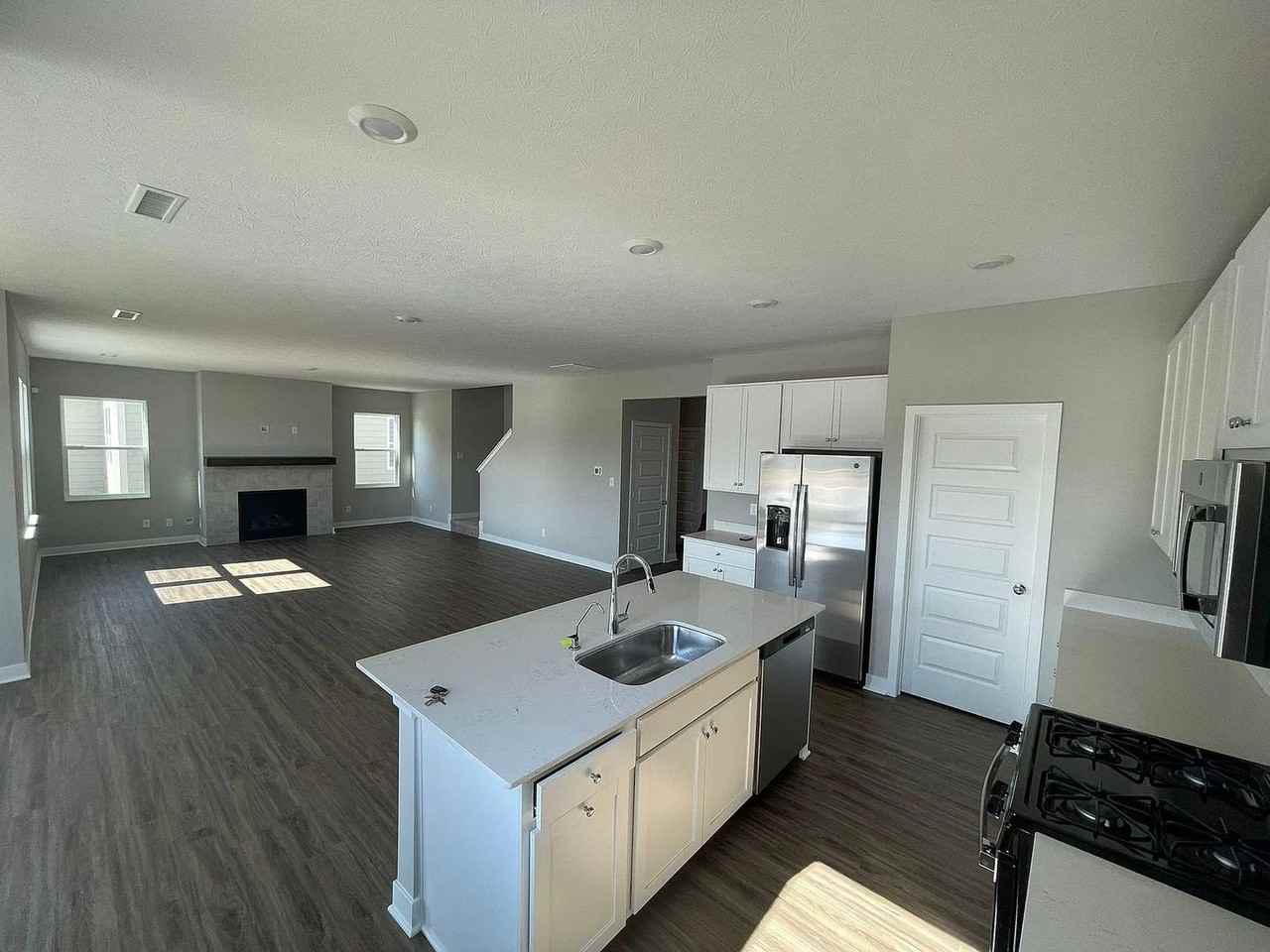 17195 Seaboard Pl - Photo 3 of 50