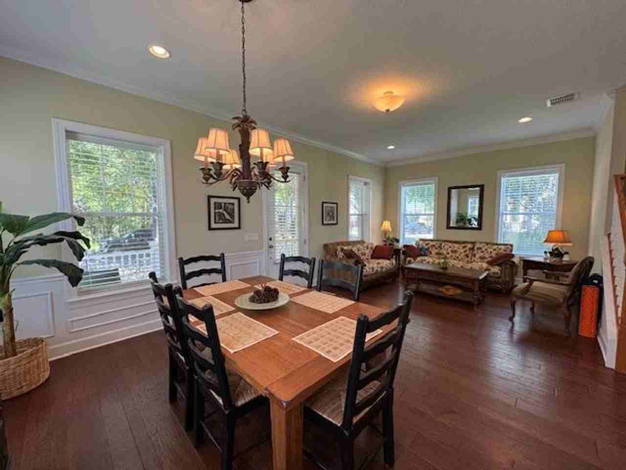 1442 Stickley Ave - Photo 4 of 34