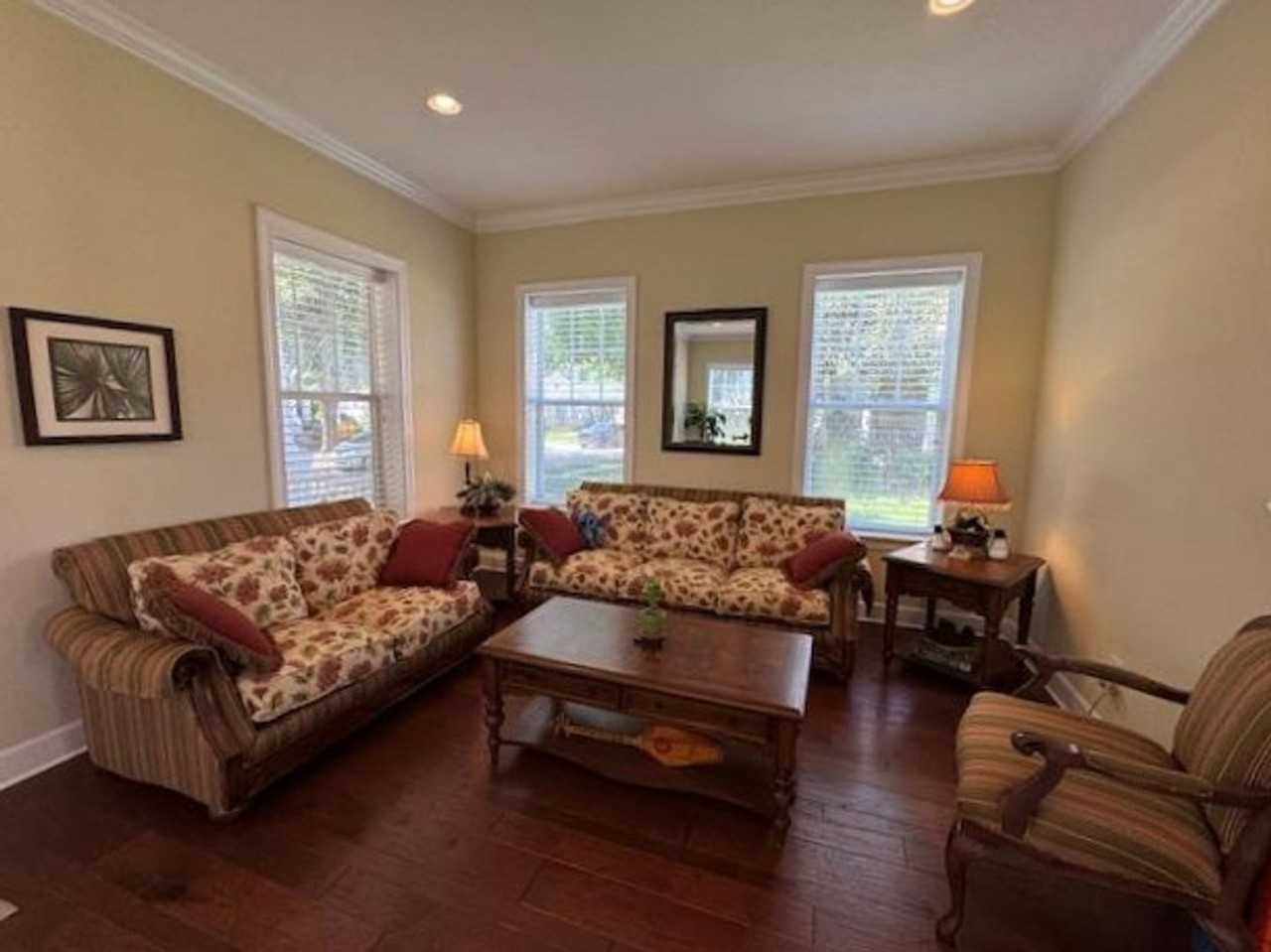 1442 Stickley Ave - Photo 5 of 34