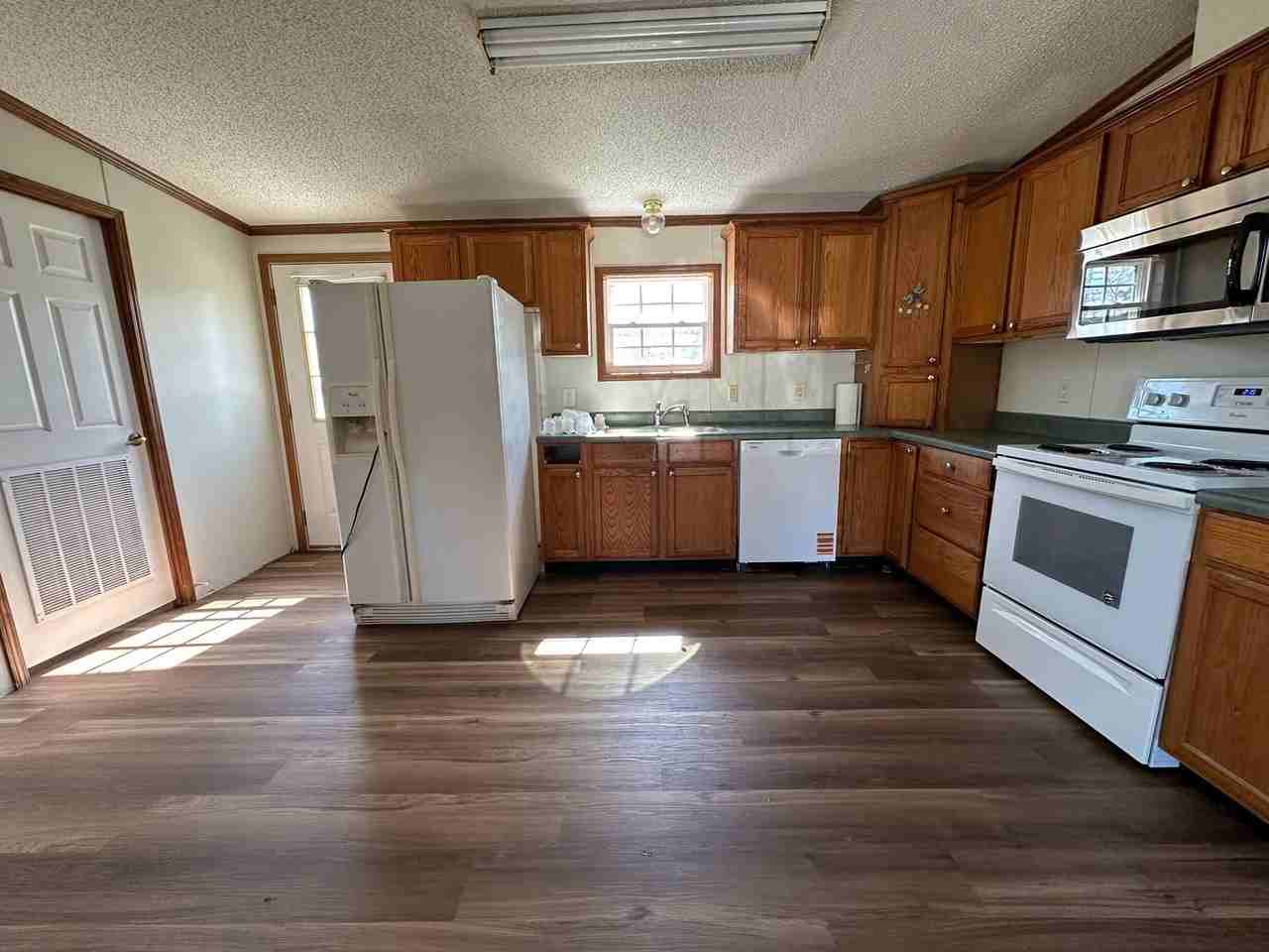 540 Meadstown Rd - Photo 3 of 10