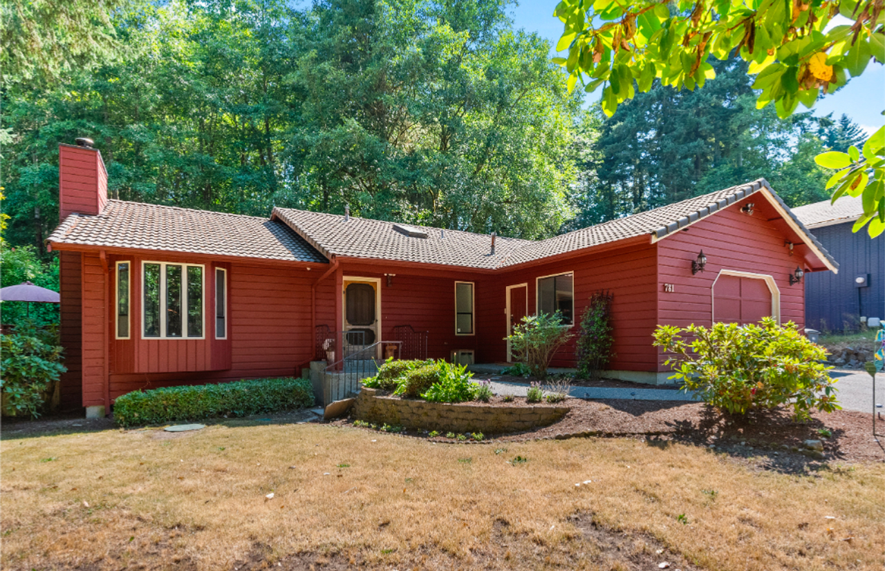 781 Ne Woods Pl - Photo 2 of 30