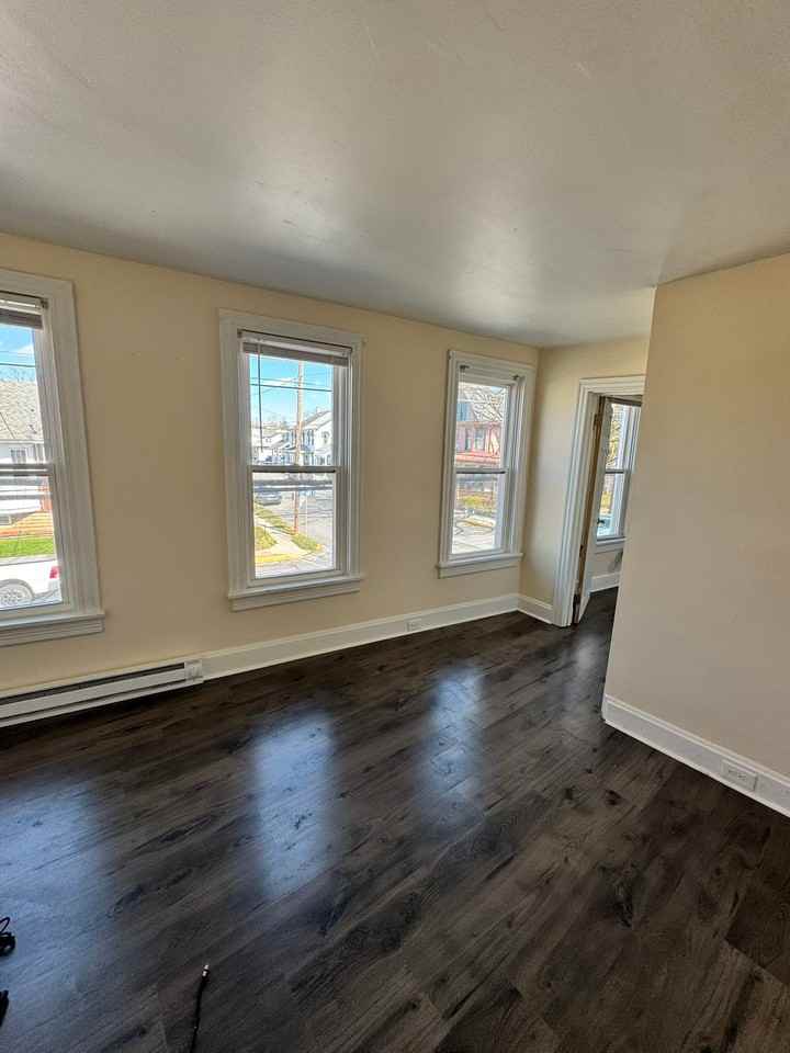 301 N Catherine St - Photo 3 of 50