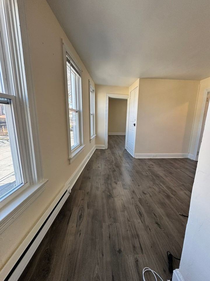 301 N Catherine St - Photo 4 of 50
