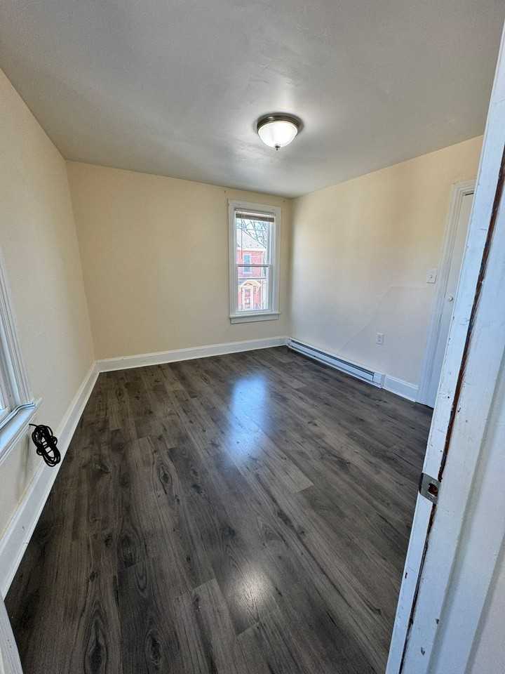 301 N Catherine St - Photo 5 of 50