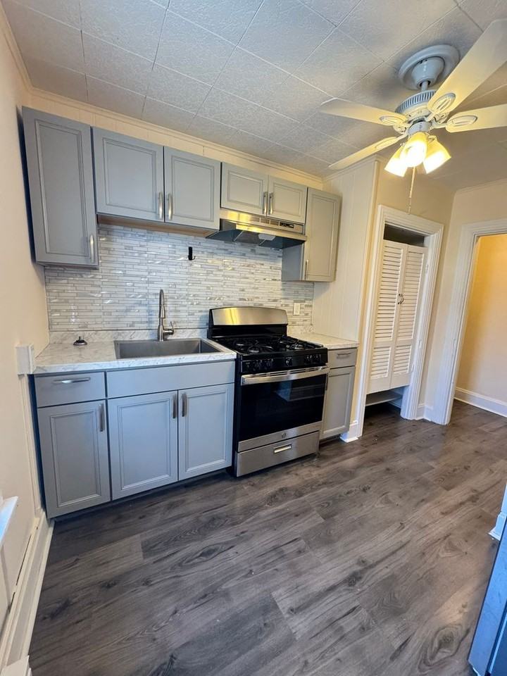 301 N Catherine St - Photo 6 of 50