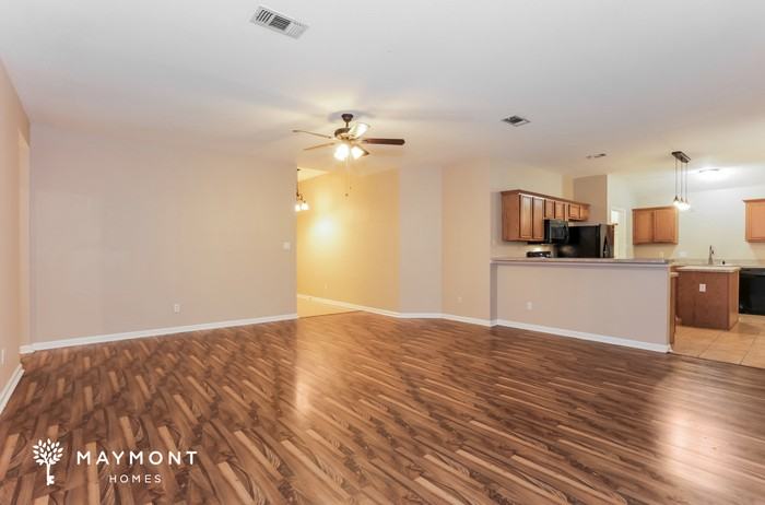 405 Matlock Meadow Dr - Photo 4 of 15