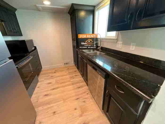 950 E 1225 N #B - Photo 6 of 17