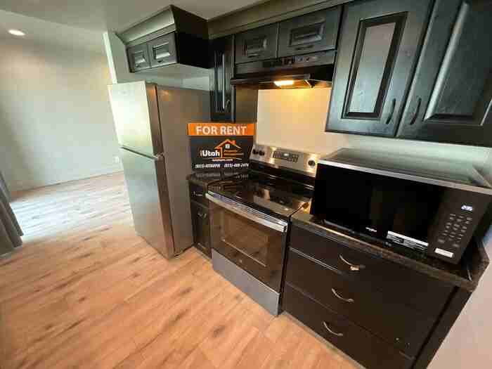 950 E 1225 N #B - Photo 7 of 17