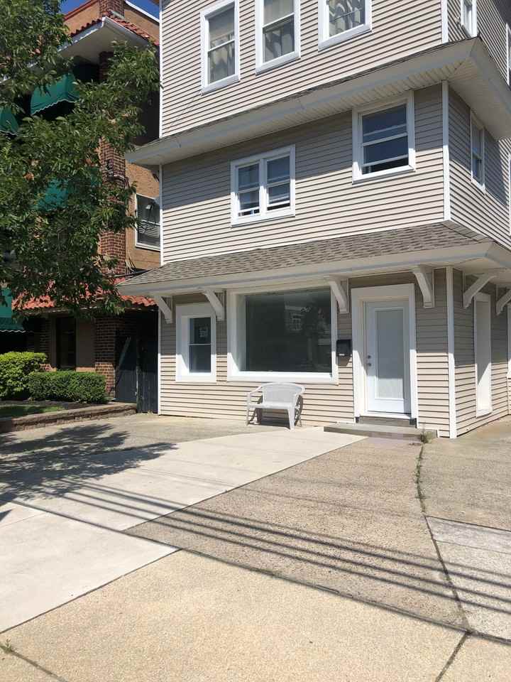 4403 Atlantic Ave #5 - Photo 3 of 9