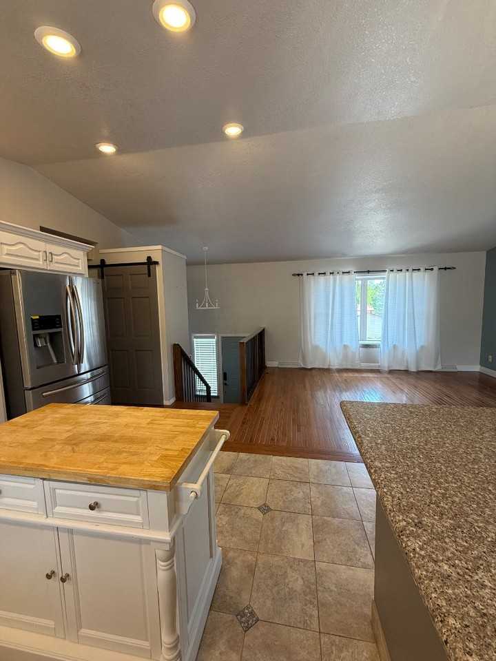 393 1/2 Hill View Dr - Photo 3 of 20