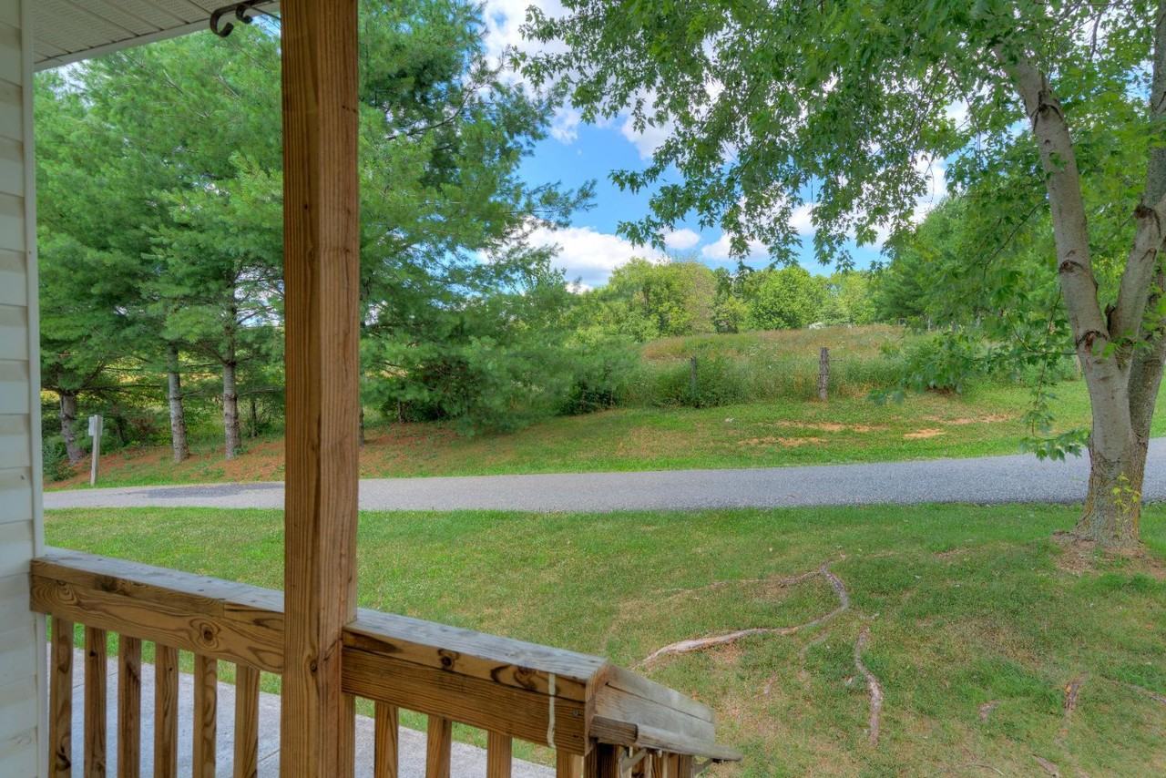 3326 Yellow Sulphur Rd - Photo 2 of 20