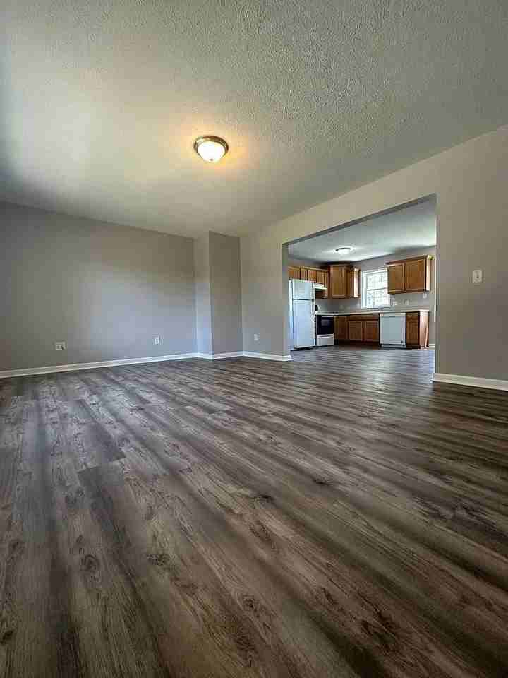 3332 Yellow Sulphur Rd - Photo 5 of 20